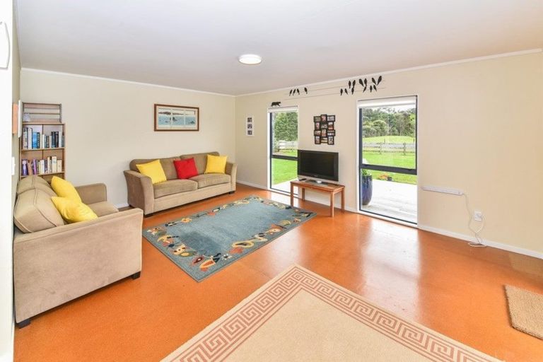 Photo of property in 17 Wattle Bay Road, Manukau Heads, Waiuku, 2684