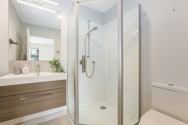 Photo of property in 40 Koreke Close, Kenepuru, Porirua, 5022