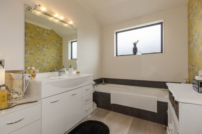 Photo of property in 17 Consort Close, Paraparaumu Beach, Paraparaumu, 5032