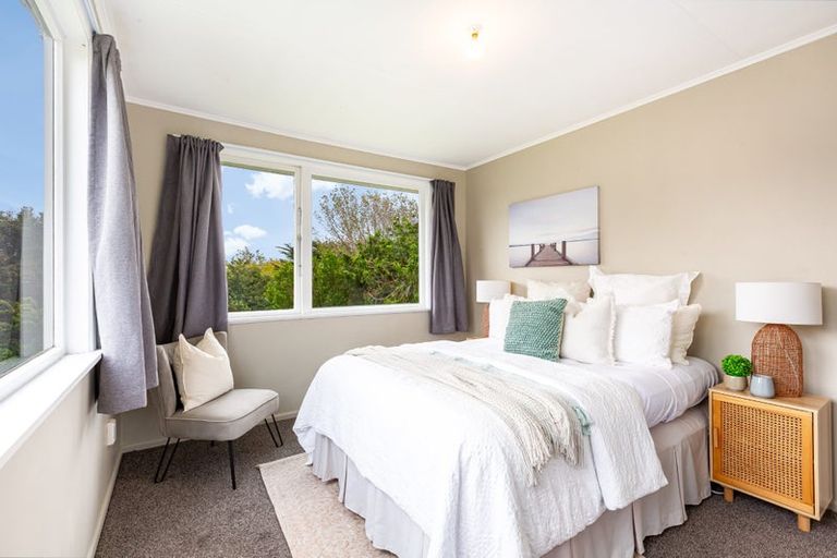 Photo of property in 16 Komata Grove, Waitangirua, Porirua, 5024