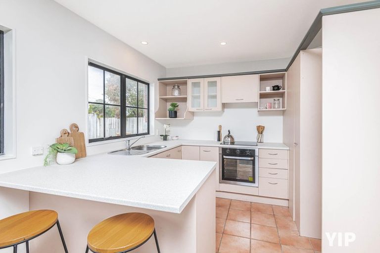 Photo of property in 2/10 Pohutukawa Street, Woburn, Lower Hutt, 5010