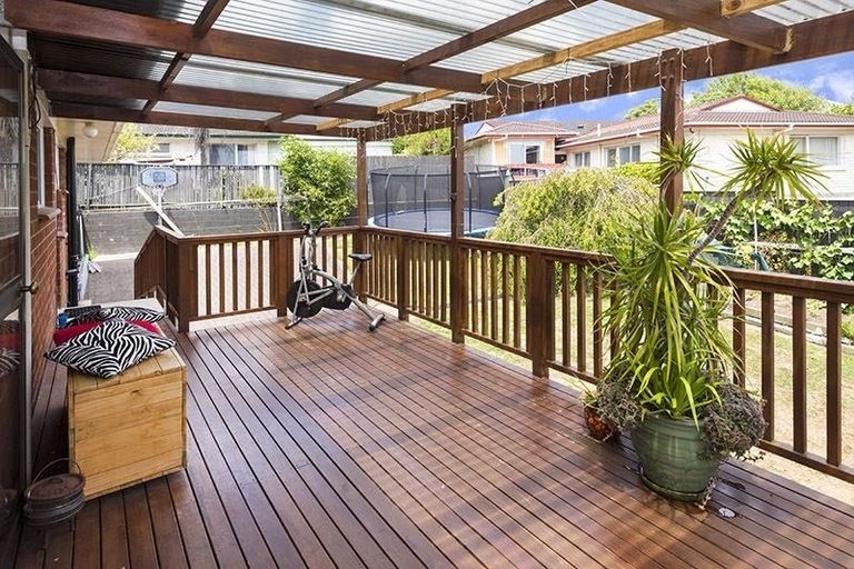 Photo of property in 23 Jade Avenue, Pakuranga Heights, Auckland, 2010