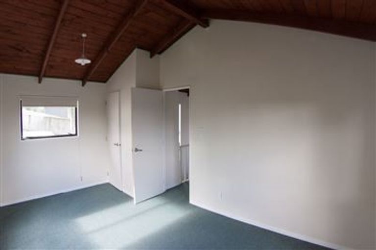 Photo of property in 2/37 Roberts Road, Glenfield, Auckland, 0629