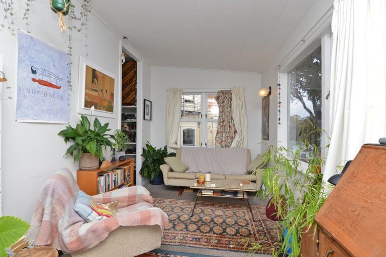 Photo of property in 10 Claremont Grove, Mount Victoria, Wellington, 6011