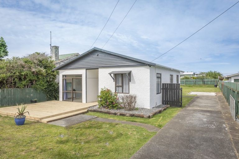 Photo of property in 117 Cornfoot Street, Castlecliff, Whanganui, 4501
