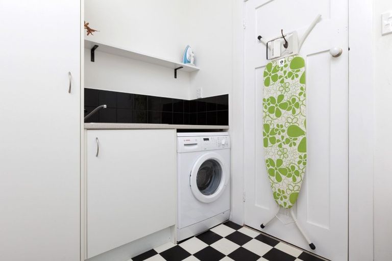 Photo of property in 87 Pendarves Street, New Plymouth, 4310