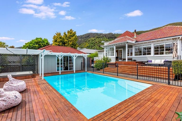 Photo of property in 396 Muritai Road, Eastbourne, Lower Hutt, 5013