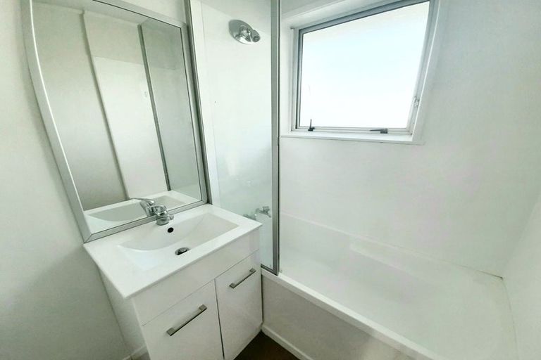 Photo of property in 7/90 Kenderdine Road, Papatoetoe, Auckland, 2025