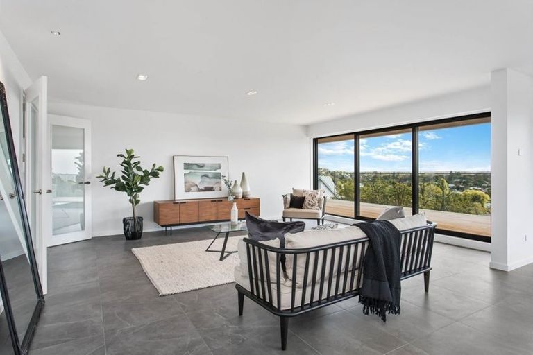 Photo of property in 15 Woodlau Rise, Huntsbury, Christchurch, 8022