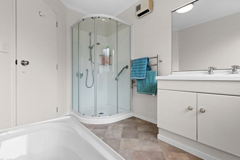 Photo of property in 11 Kingsgate Avenue, Havelock North, 4130