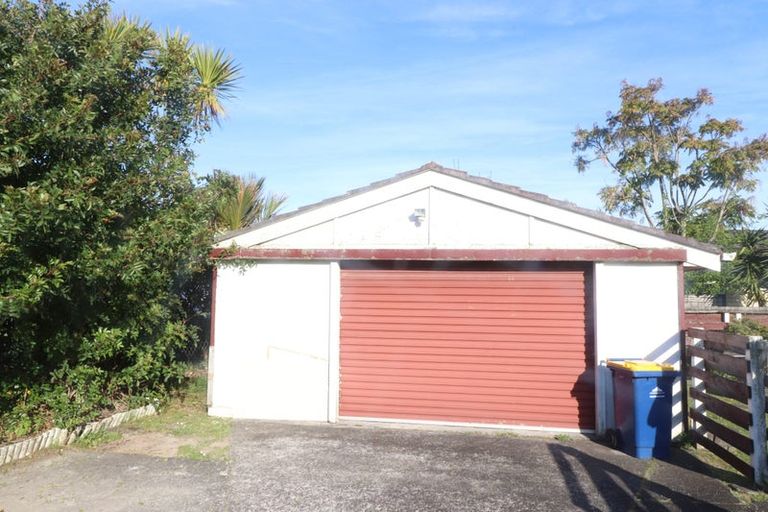 Photo of property in 1 Ngatoa Place, Glenfield, Auckland, 0629