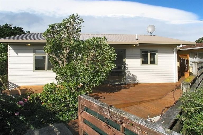 Photo of property in 46a Baylands Drive, Newlands, Wellington, 6037