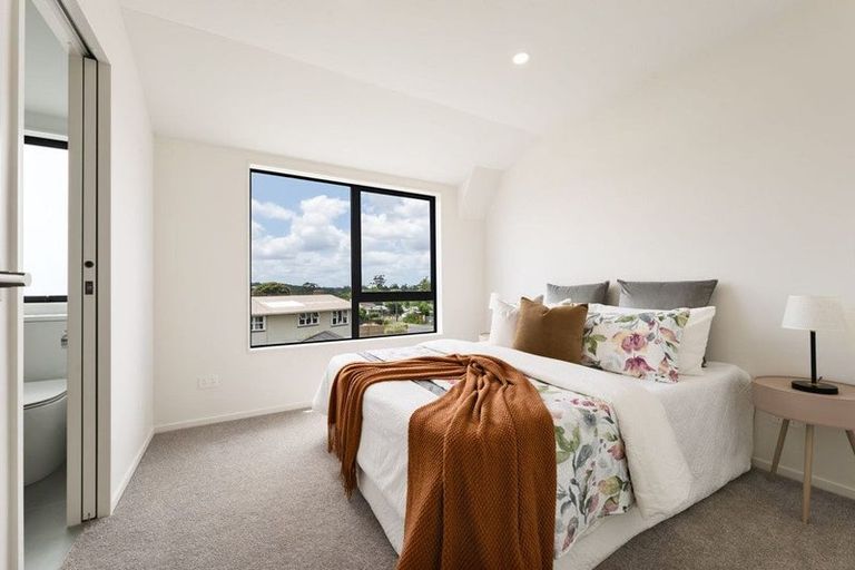 Photo of property in 1/36 Longburn Road, Henderson, Auckland, 0610