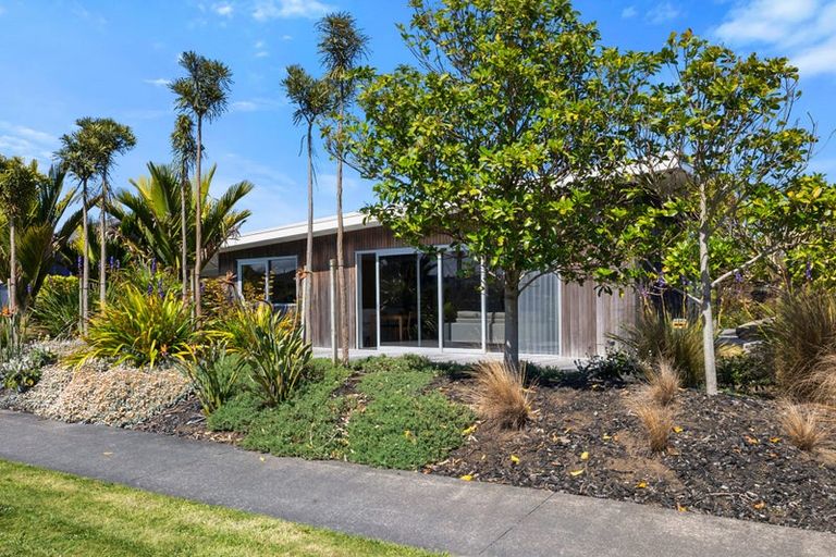 Photo of property in 75 Links Drive, Waiwhakaiho, New Plymouth, 4312