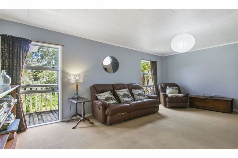 Photo of property in 9 Woodhouse Place, West Harbour, Auckland, 0618