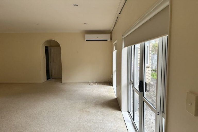 Photo of property in 12 Malin Place, Pinehill, Auckland, 0632