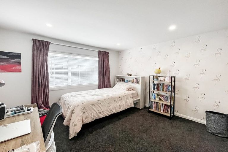 Photo of property in 53 Johnstone Drive, Fitzherbert, Palmerston North, 4410