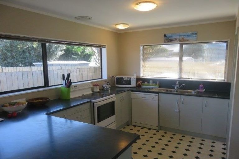 Photo of property in 17 Mews Place, Forest Lake, Hamilton, 3200