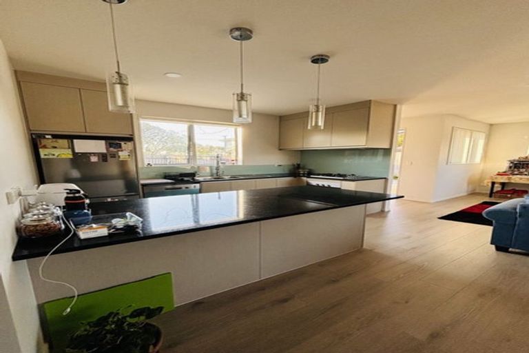 Photo of property in 61a Archibald Road, Kelston, Auckland, 0602