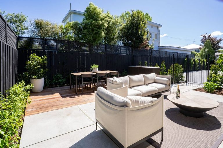 Photo of property in 9 Hewitts Road, Merivale, Christchurch, 8014