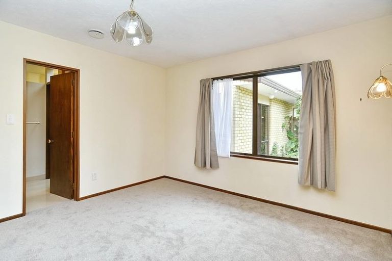 Photo of property in 44b Memorial Avenue, Ilam, Christchurch, 8053