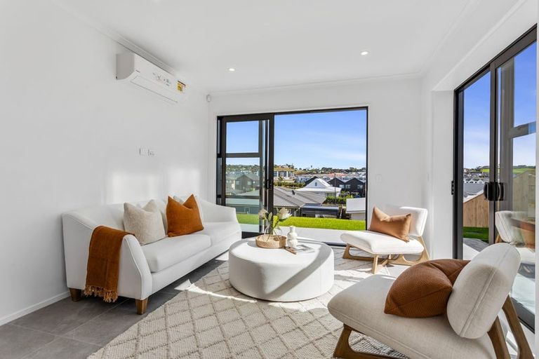 Photo of property in 24 Symes Drive, Red Beach, 0932