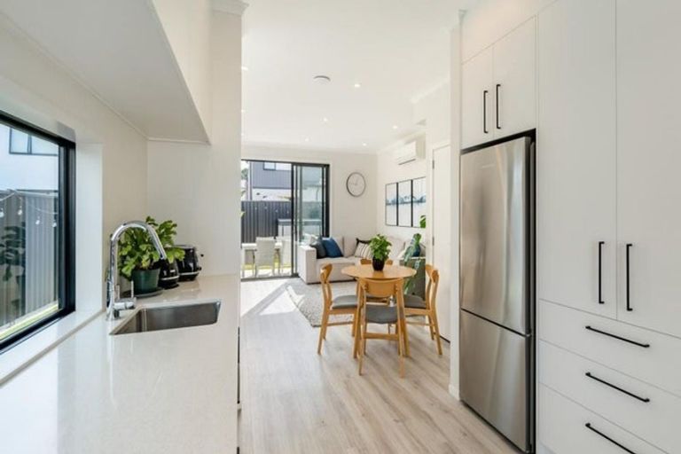 Photo of property in 5 Gloaming Lane, Wallaceville, Upper Hutt, 5018