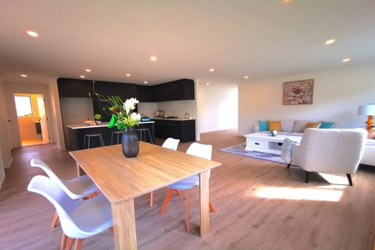 Photo of property in 12 Ropere Street, Kumeu, 0810