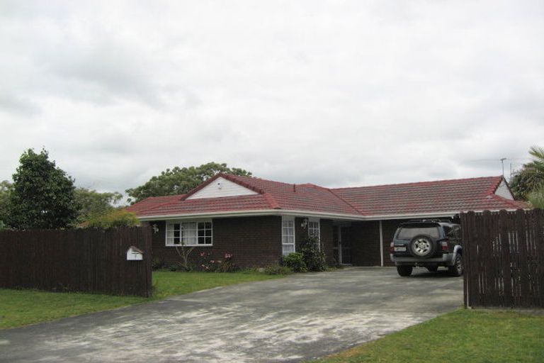 Photo of property in 2 Framalda Place, Conifer Grove, Takanini, 2112