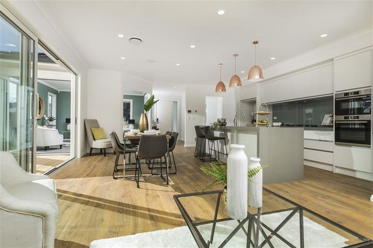 Photo of property in 21 Bellamont Street, Kumeu, 0810