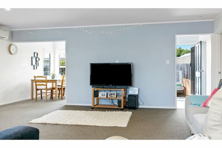 Photo of property in 35 Otupai Street, Two Mile Bay, Taupo, 3330