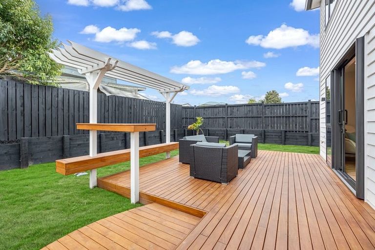 Photo of property in 11 Alexandra Street, Riverhead, 0820