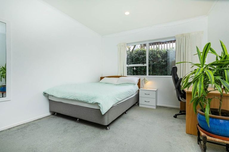 Photo of property in 13 Kiteroa Terrace, Rothesay Bay, Auckland, 0630