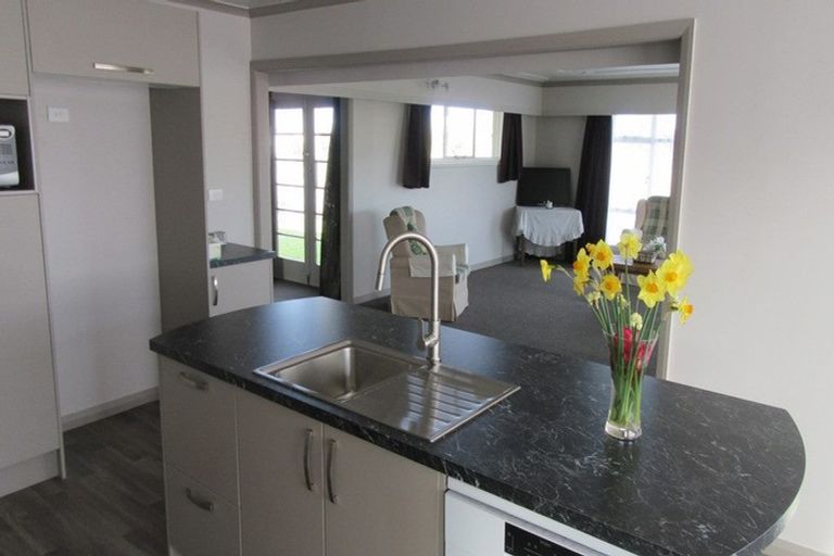 Photo of property in 30 Timaru Road, Waimate, 7924