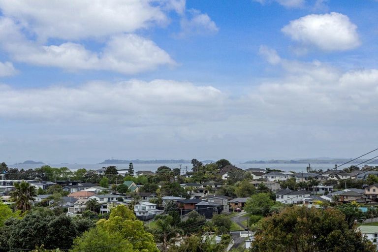 Photo of property in 1 Phillipa Place, Browns Bay, Auckland, 0630