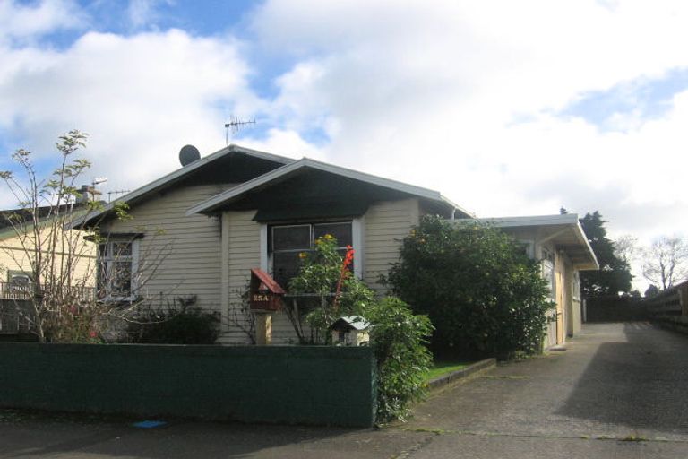 Photo of property in 25 Chelwood Street, Takaro, Palmerston North, 4412