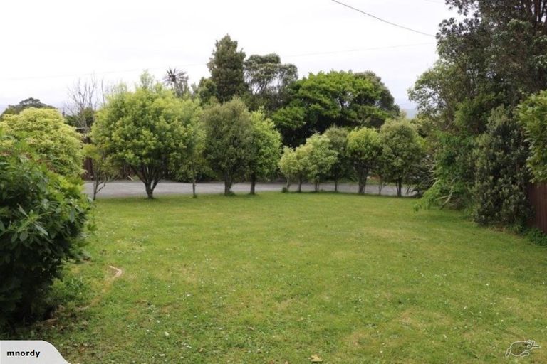 Photo of property in 195 Miromiro Road, Normandale, Lower Hutt, 5010