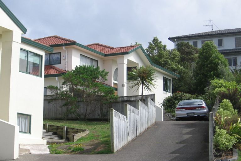 Photo of property in 1/8 Carrigans Close, Pinehill, Auckland, 0632