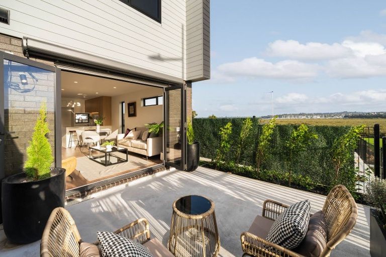 Photo of property in 13/10 Ngaroma House Drive, Hobsonville, Auckland, 0616