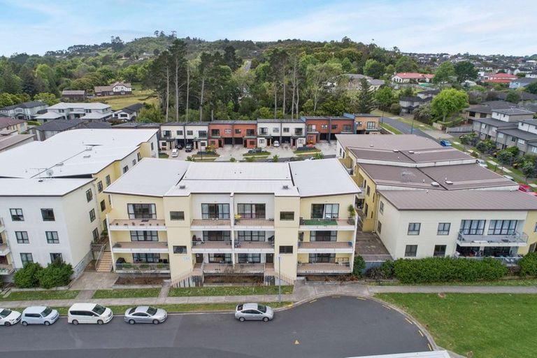 Photo of property in 24c/132 Stancombe Road, Flat Bush, Auckland, 2016