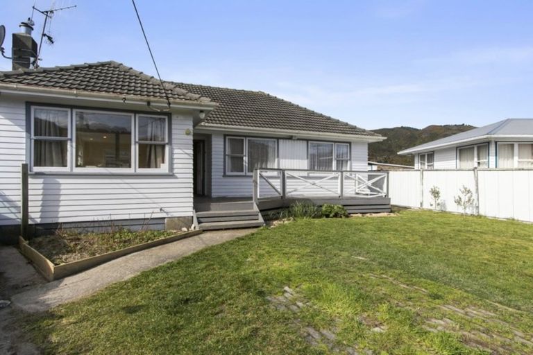 Photo of property in 17 Whitehall Street, Wainuiomata, Lower Hutt, 5014