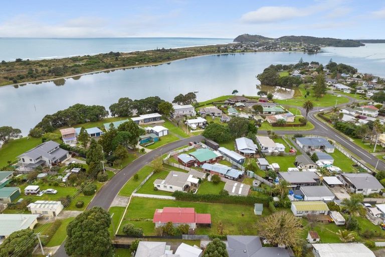 Photo of property in 9a Roretana Drive, Athenree, Waihi Beach, 3177