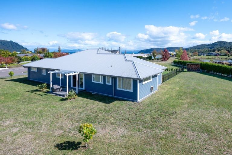 Photo of property in 140 Lisland Drive, Kinloch, Taupo, 3377
