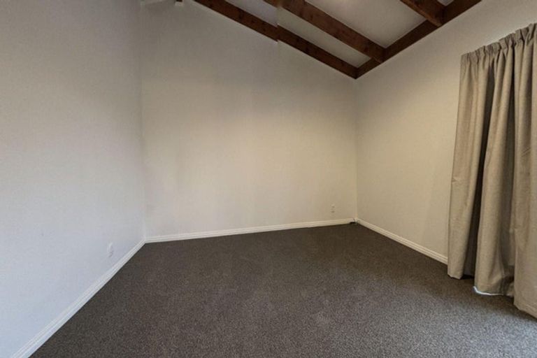 Photo of property in 17 Hookway Grove, Paraparaumu, 5032