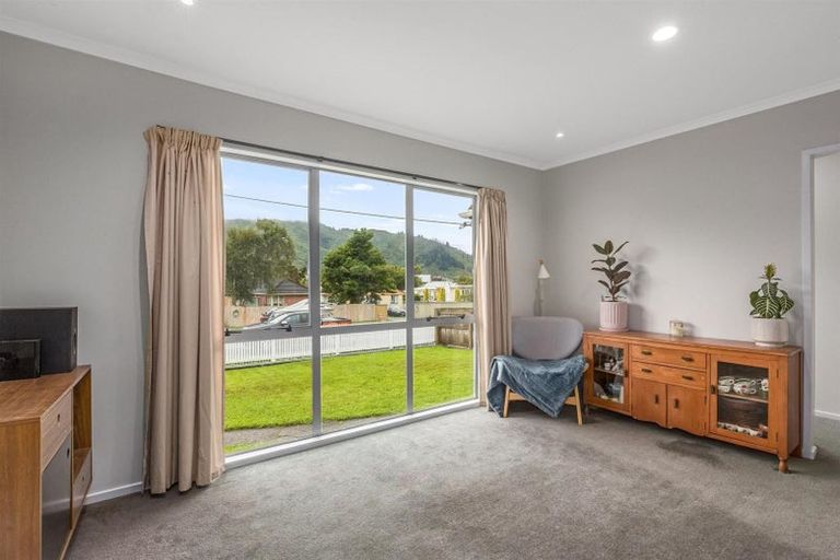 Photo of property in 123 Wellington Road, Wainuiomata, Lower Hutt, 5014