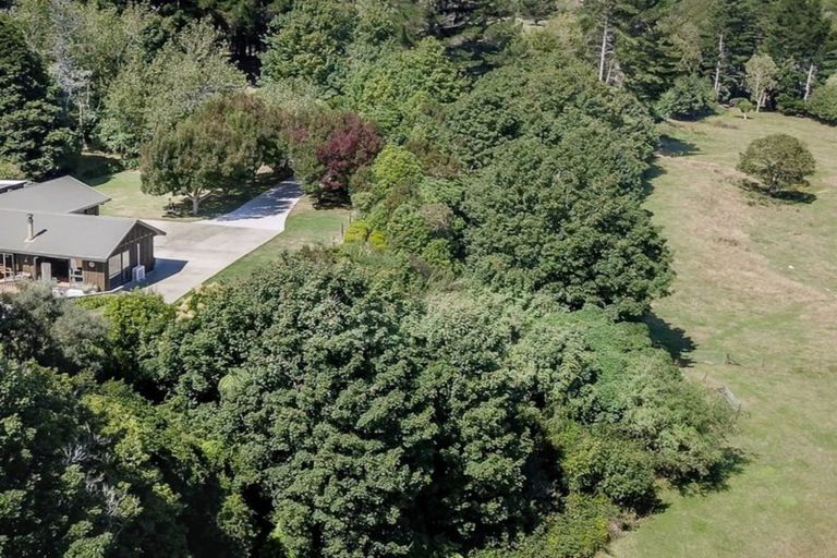 Photo of property in 37 Kents Road, Reikorangi, Waikanae, 5391