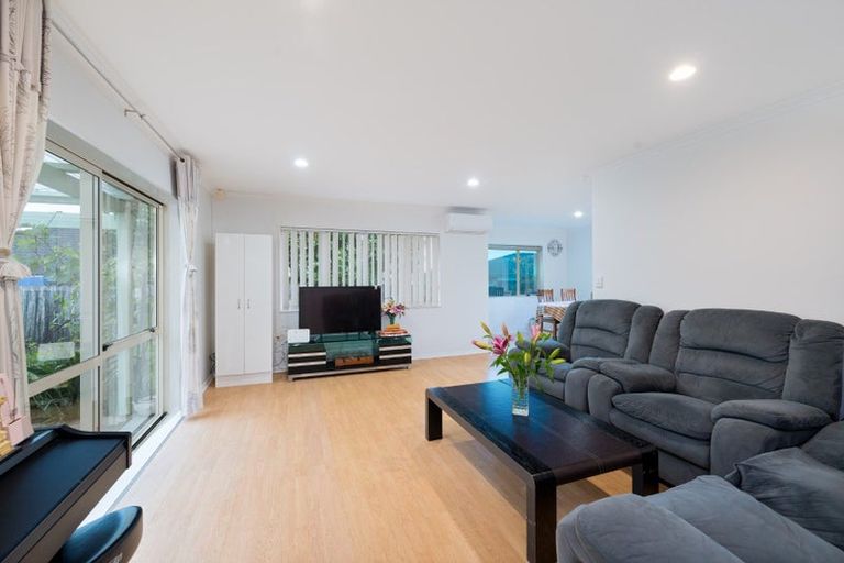 Photo of property in 17 Greenberry Drive, Ranui, Auckland, 0612