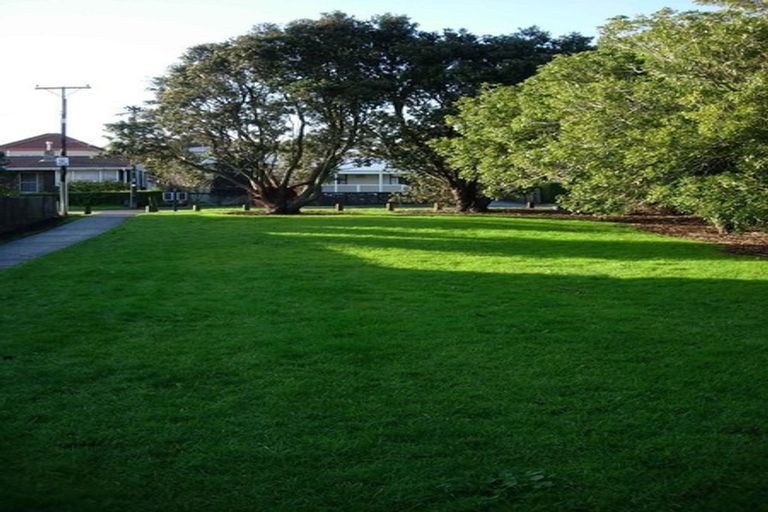 Photo of property in 18 Sullivan Avenue, Mangere Bridge, Auckland, 2022