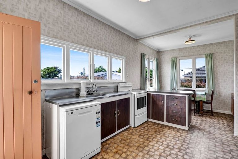 Photo of property in 7 Tarahua Road, Vogeltown, New Plymouth, 4310