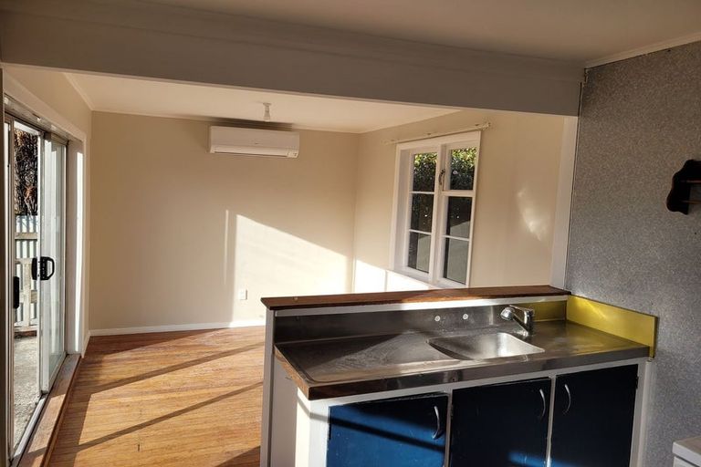 Photo of property in 33 Naenae Road, Naenae, Lower Hutt, 5011